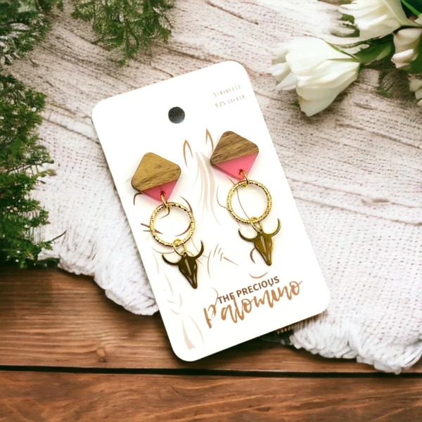 TPP – Gold earrings – Walnut and resin stud with hammered ring and bull skull