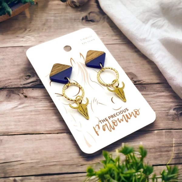 TPP – Gold earrings – Walnut and resin stud with hammered ring and bull skull