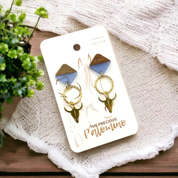 TPP – Gold earrings – Walnut and resin stud with hammered ring and bull skull