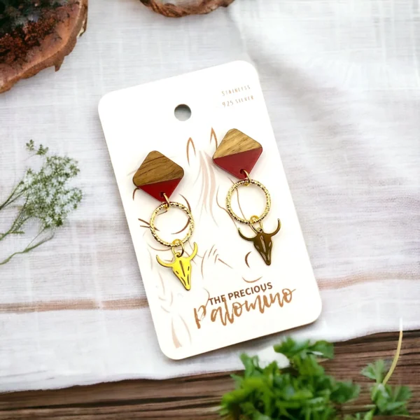 TPP – Gold earrings – Walnut and resin stud with hammered ring and bull skull