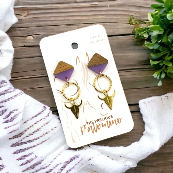 TPP – Gold earrings – Walnut and resin stud with hammered ring and bull skull